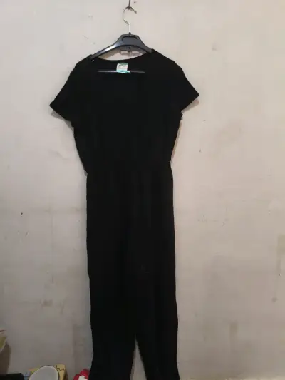 Vestido largo negro elegante para mujer - miniatura 2