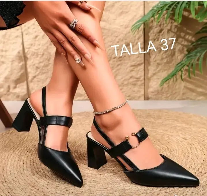 Zapatos planos negros con detalle dorado talla 38 - 6