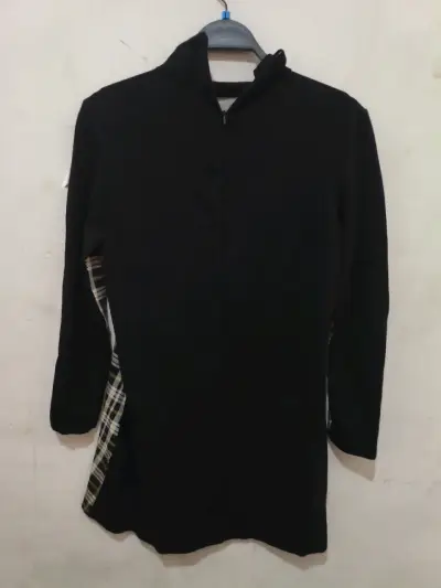 Vestido corto de cuadros negro y beige - miniatura 3