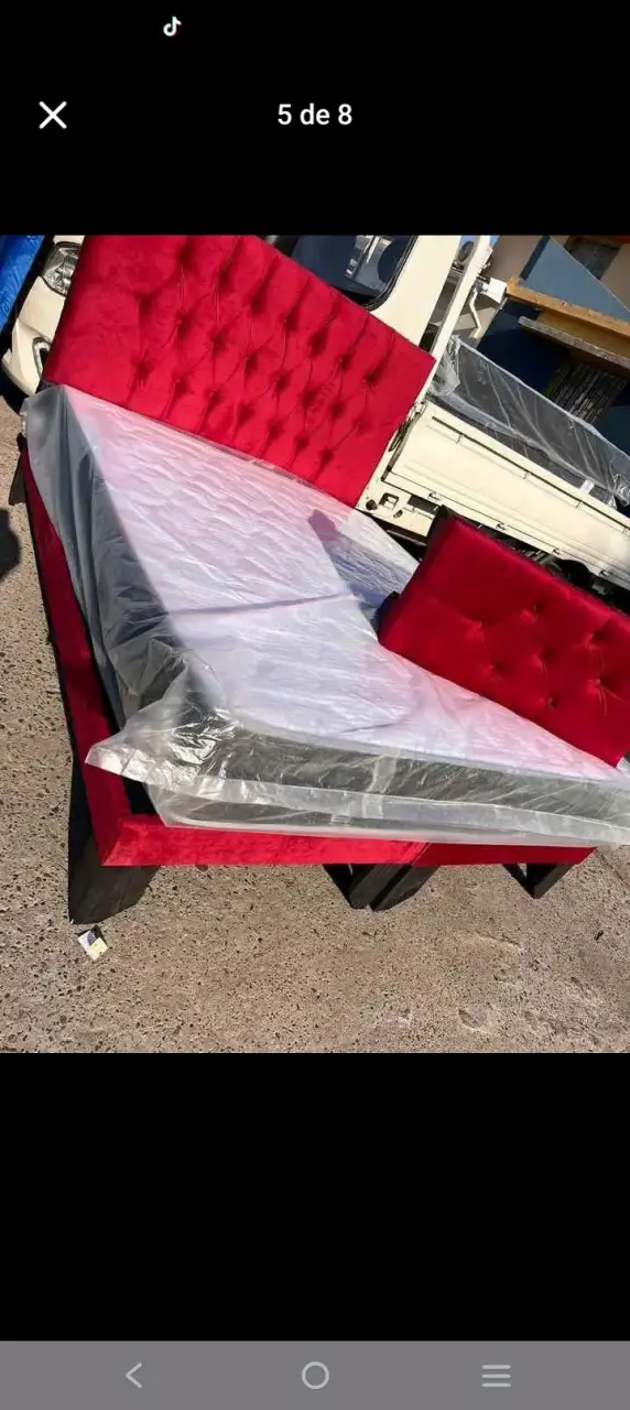 Cama matrimonial con cabecera y banqueta rosada - 4