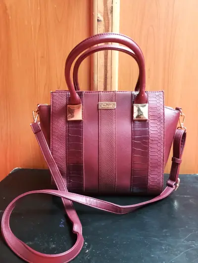 Cartera de Cuero Burdeos con Correa Desmontable - miniatura 1