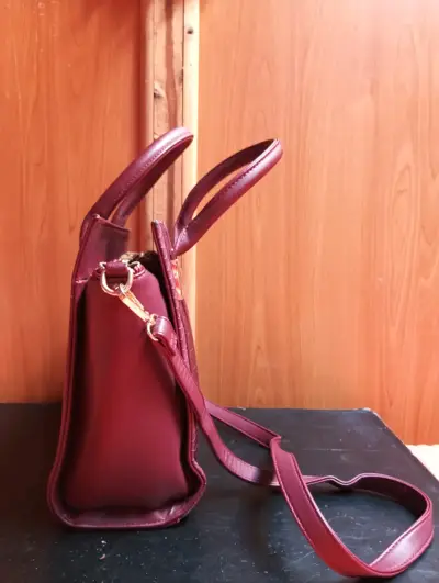 Cartera de Cuero Burdeos con Correa Desmontable - miniatura 2