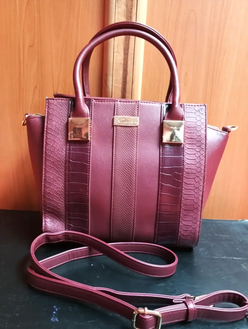 Cartera de Cuero Burdeos con Correa Desmontable - 4