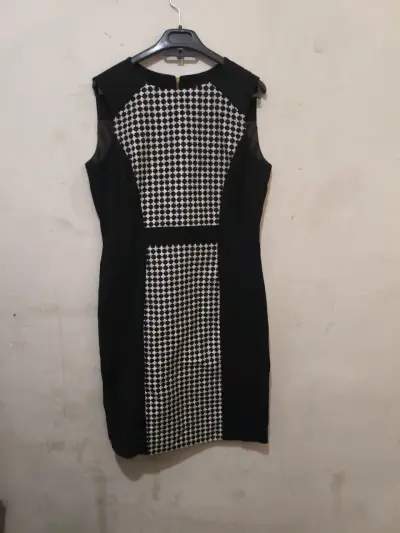 Vestido de mujer elegante blanco y negro - miniatura 2
