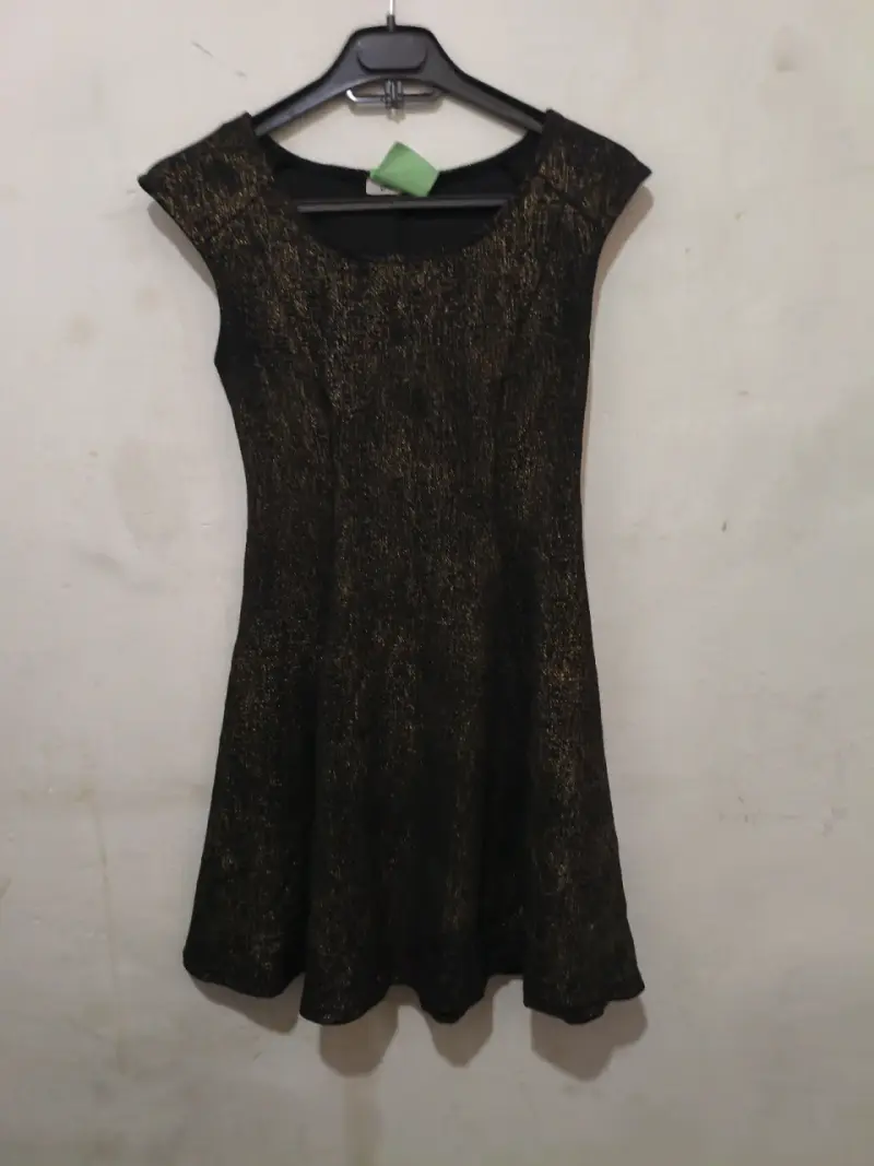 Vestido de fiesta negro con brillo elegante - 2