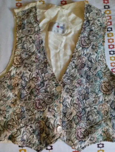 Chaleco de tapiz floral vintage - miniatura 1