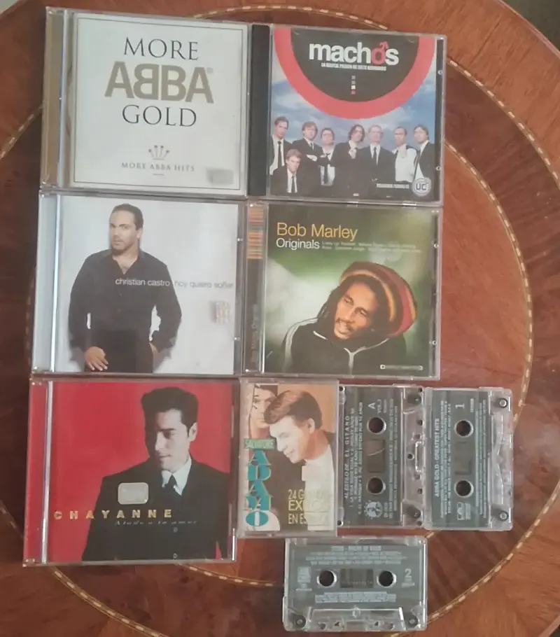 Colección de CDs y cassettes de música variada - 2