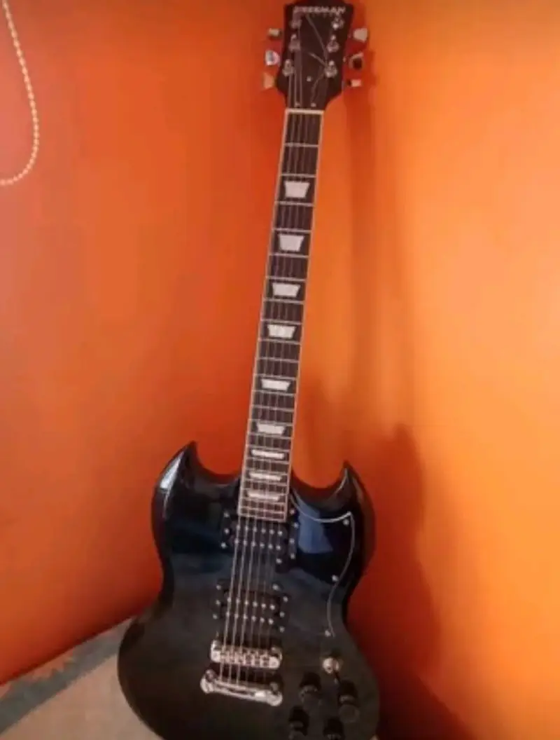 Guitarra eléctrica Freeman SG estilo clásico - 1