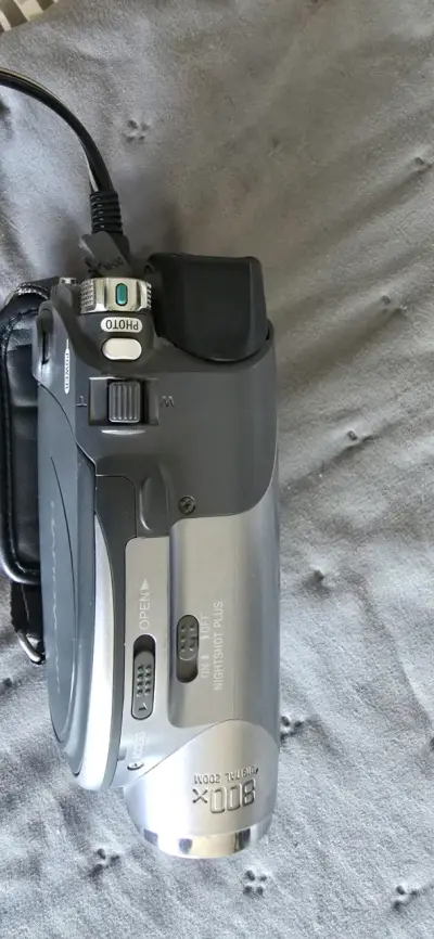 Videocámara Sony Handycam DCR-DVD205 con Zoom Óptico - miniatura 2