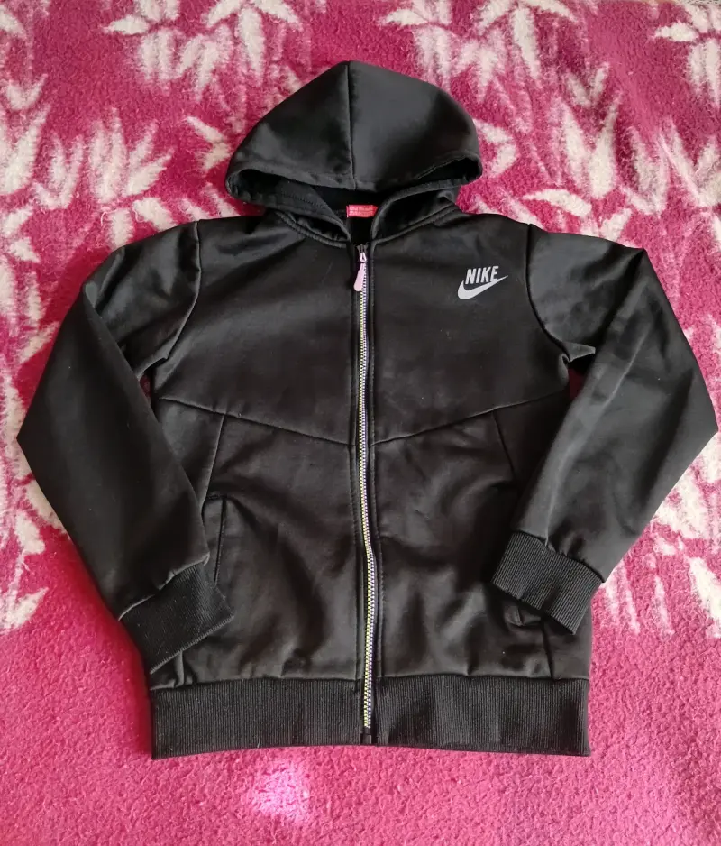 Polerón con capucha Nike negro para niños