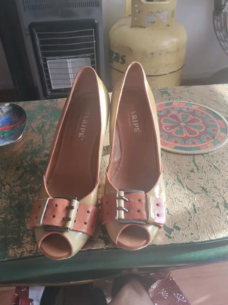 Zapatos de tacón abiertos Maripé amarillos - 1