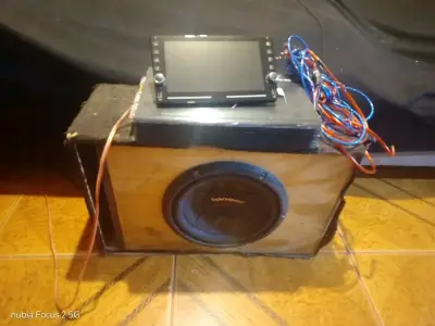 Sistema de sonido para auto con pantalla y subwoo - miniatura 1