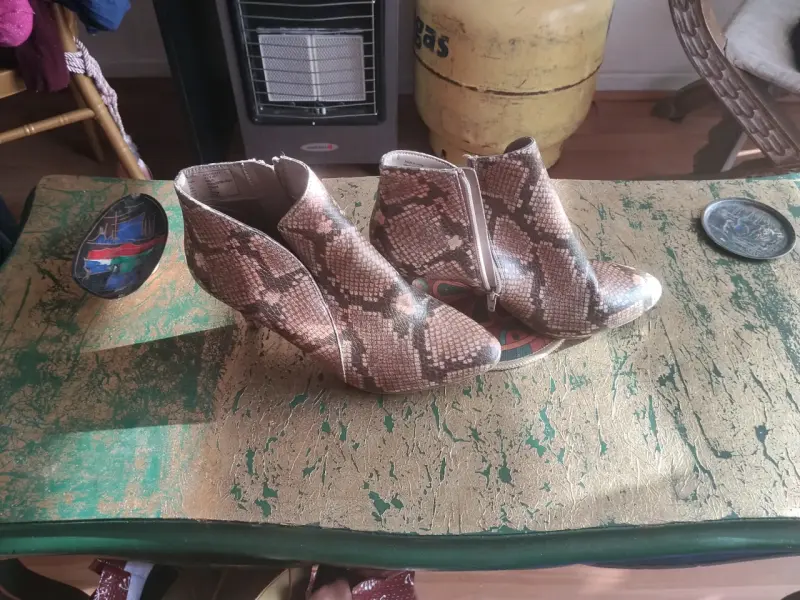 Botines de mujer con estampado de serpiente Bata - 1