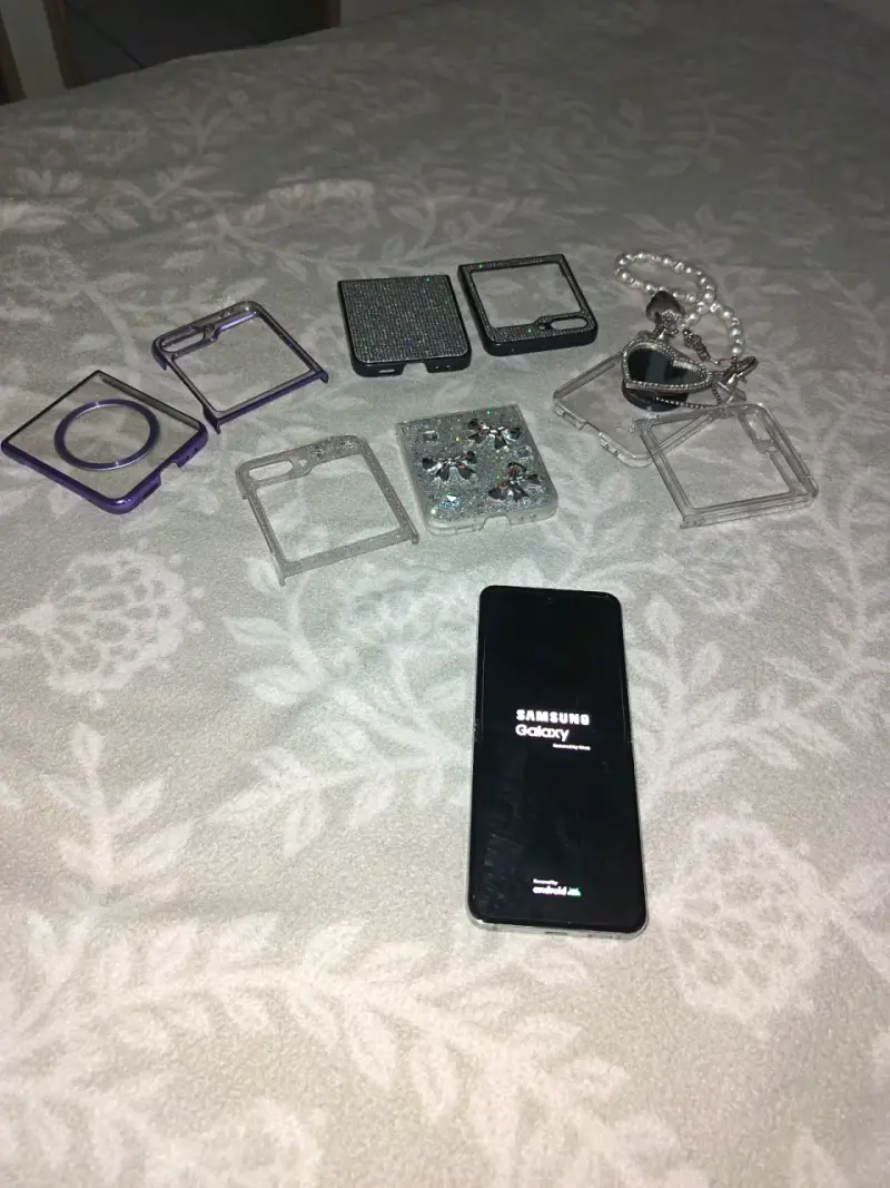 Samsung Galaxy 5 Z  Flip con 4 fundas - 3
