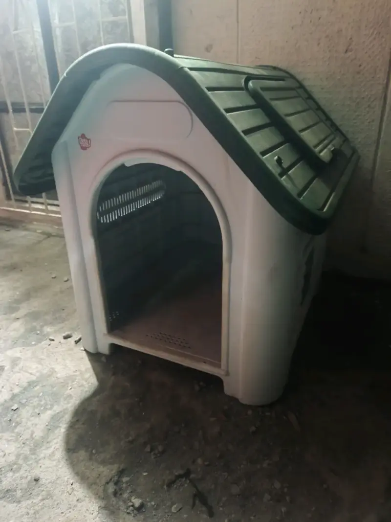 Casa para perro de plástico resistente - 1