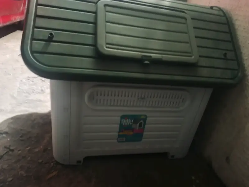 Casa para perro de plástico resistente - 2