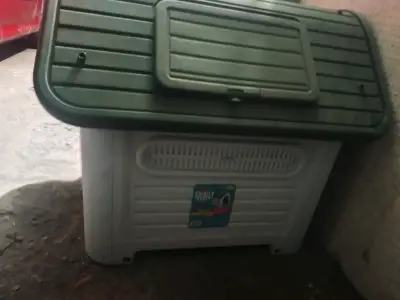 Casa para perro de plástico resistente - miniatura 2