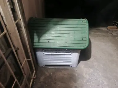 Casa para perro de plástico resistente - miniatura 3