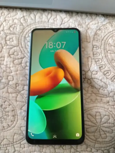 Smartphone Vivo Y22 con doble cámara - miniatura 1