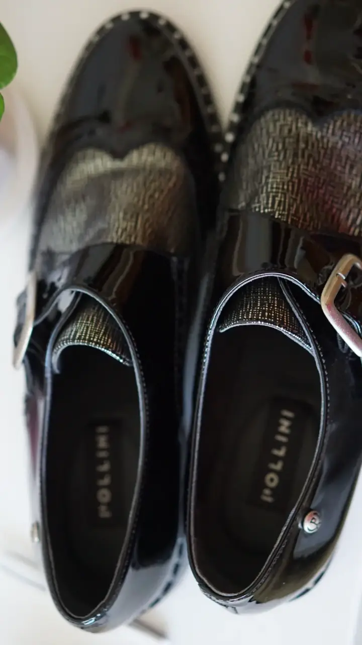 Zapatos de charol negros con hebilla elegante - 2