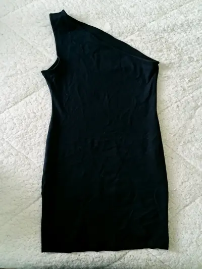 Vestido negro asimétrico de un solo hombro f21 - miniatura 1