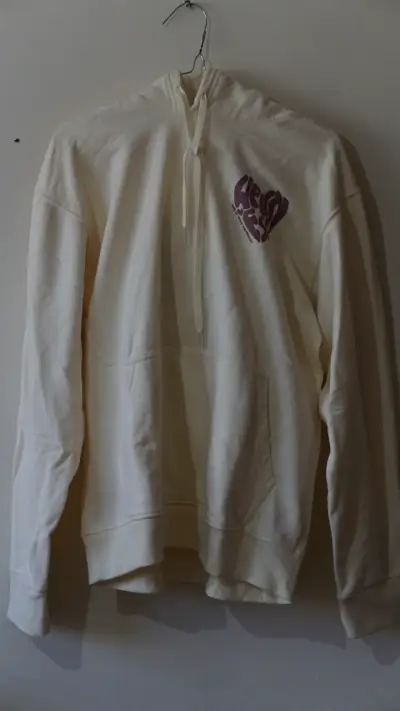 Polerón blanco con diseño gráfico - miniatura 1
