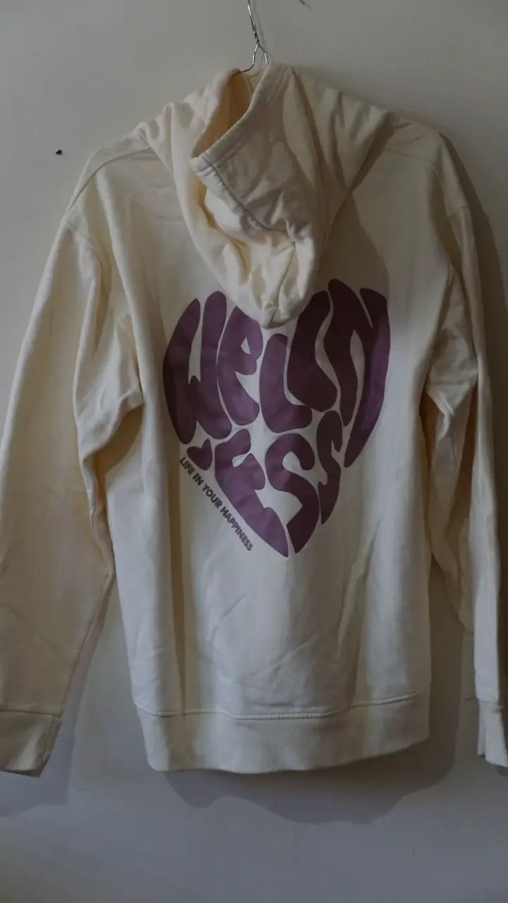 Polerón blanco con diseño gráfico - 2