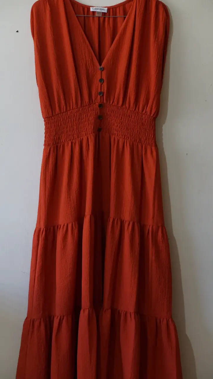 Vestido largo Calvin Klein rojo con botones - 1
