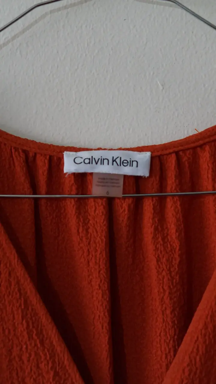 Vestido largo Calvin Klein rojo con botones - 2