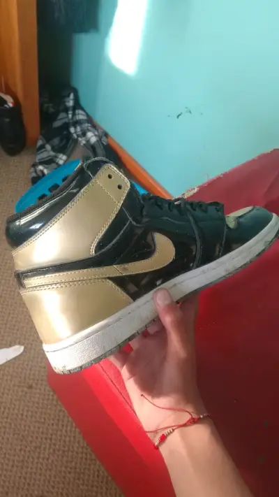 Zapatillas Air Jordan 1 Retro High OG doradas - miniatura 3