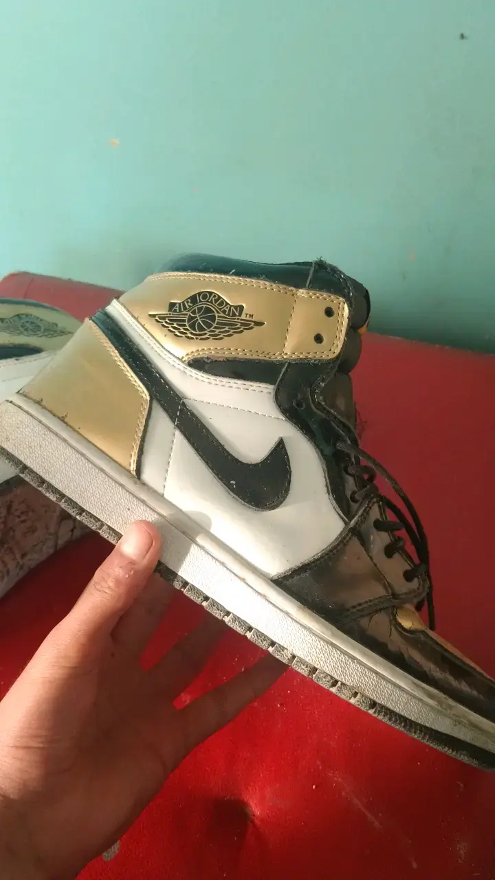 Zapatillas Air Jordan 1 Retro High OG doradas - 4