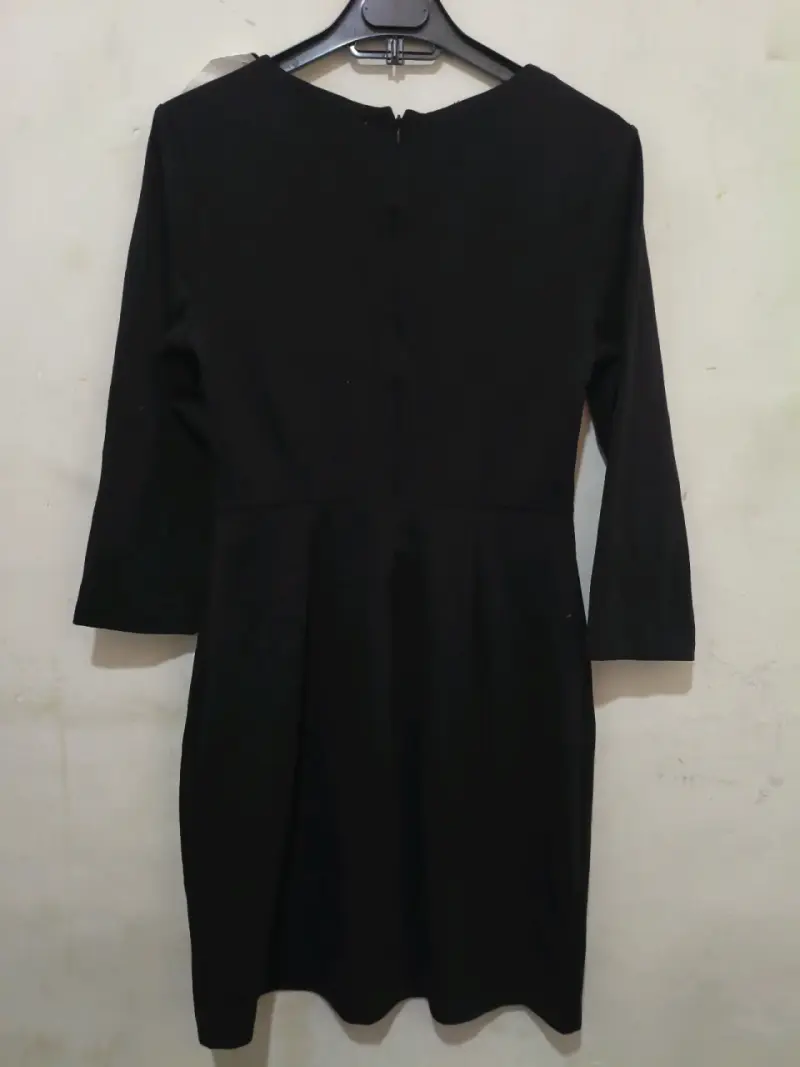 Vestido negro elegante de manga larga - 2