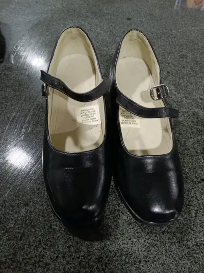 Zapatos de mujer negros con hebilla - miniatura 1