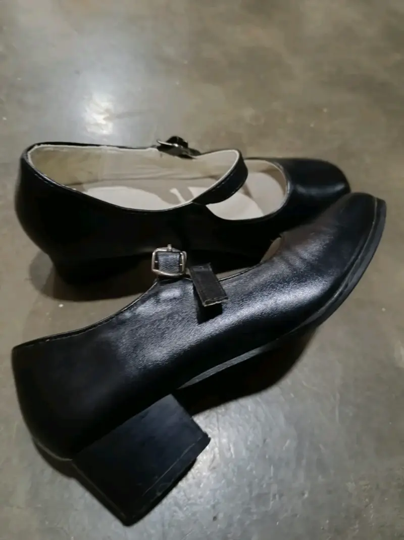 Zapatos de mujer negros con hebilla - 2