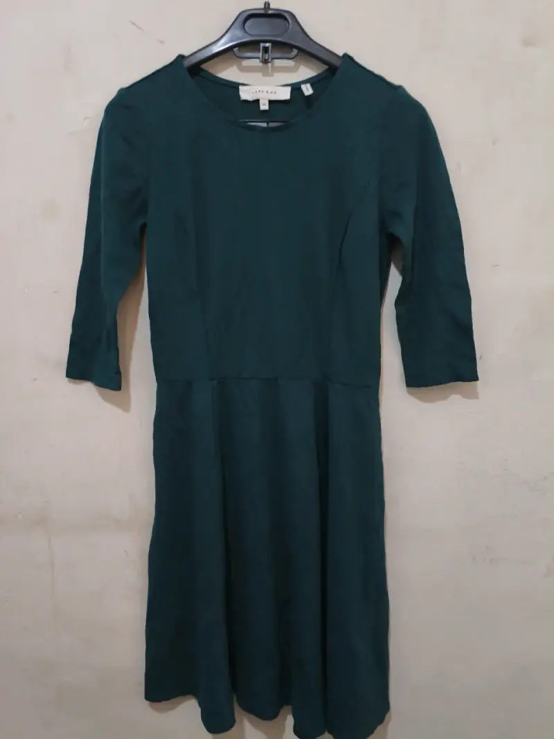 Vestido verde esmeralda de manga 3/4 - 2
