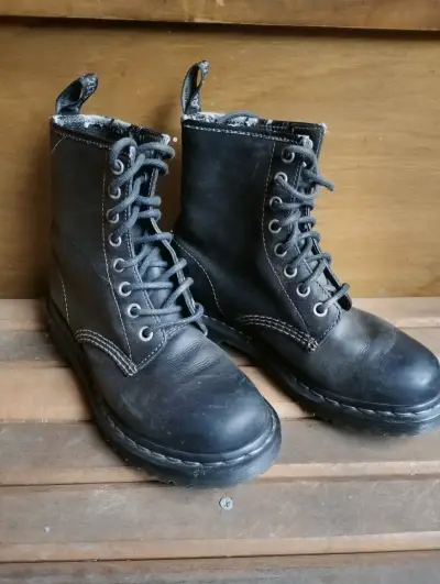 Botas de cuero negro estilo militar - miniatura 2