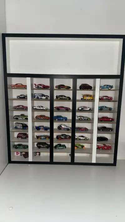 Vitrina para autos de colección con 30 compartimentos - miniatura 1