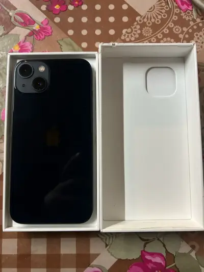 iPhone 13 en buen estado con caja original - miniatura 2