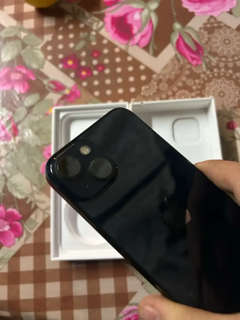 iPhone 13 en buen estado con caja original - 4