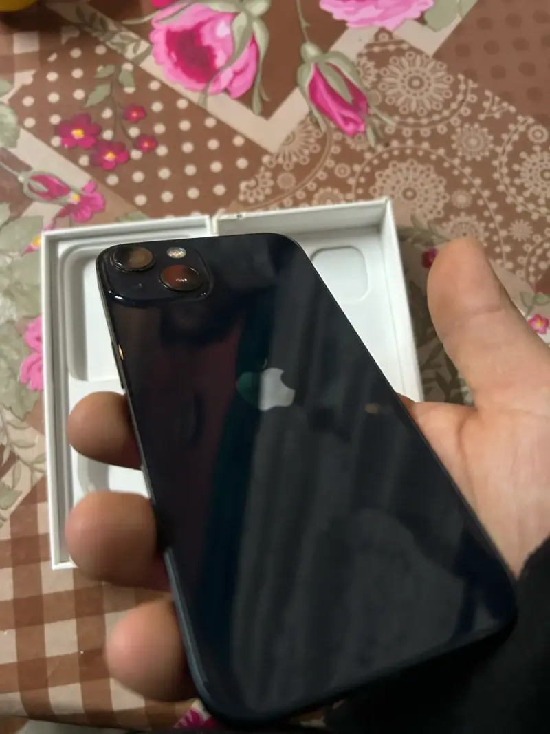 iPhone 13 en buen estado con caja original - 5
