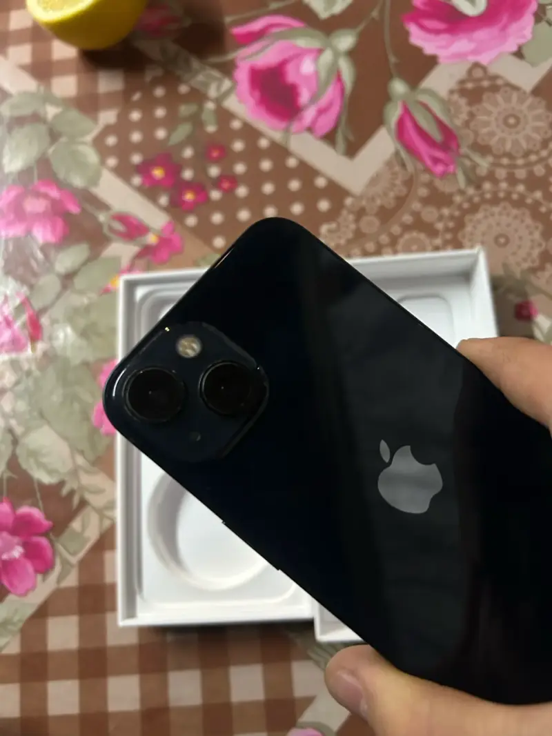 iPhone 13 en buen estado con caja original - 6