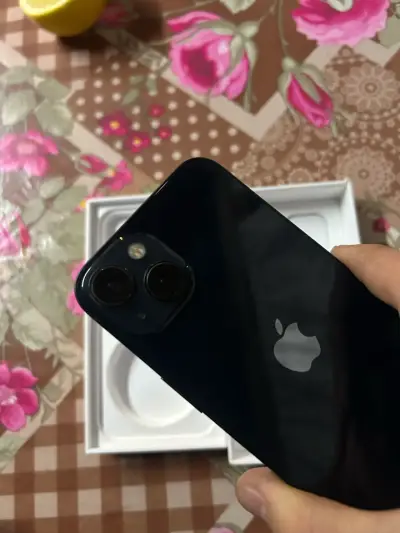 iPhone 13 en buen estado con caja original - miniatura 6