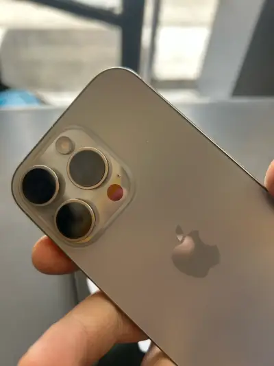 iPhone 16 Pro en buen estado - miniatura 3