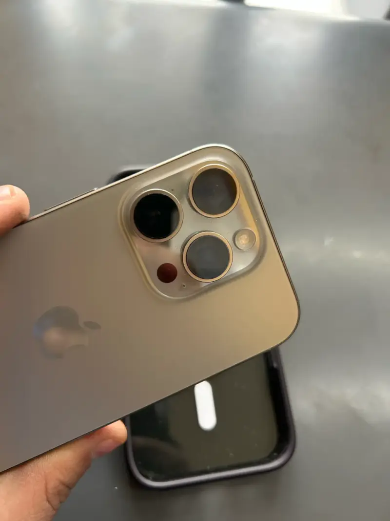 iPhone 16 Pro en buen estado - 4
