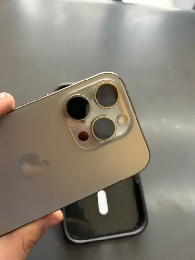 iPhone 16 Pro en buen estado - miniatura 4