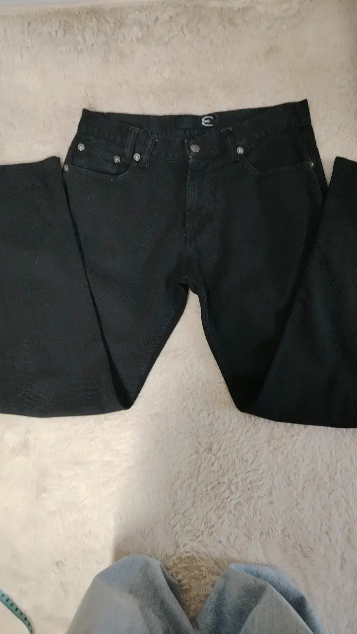 Jeans negros de mezclilla para hombre - 1