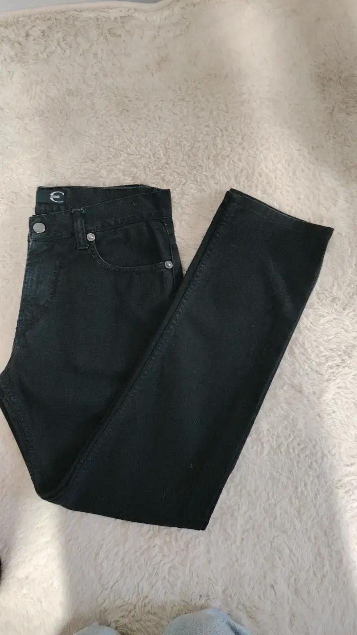 Jeans negros de mezclilla para hombre - 2