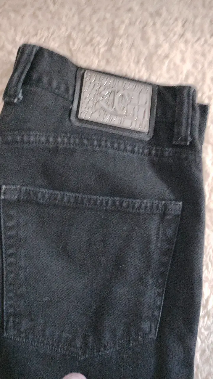 Jeans negros de mezclilla para hombre - 4