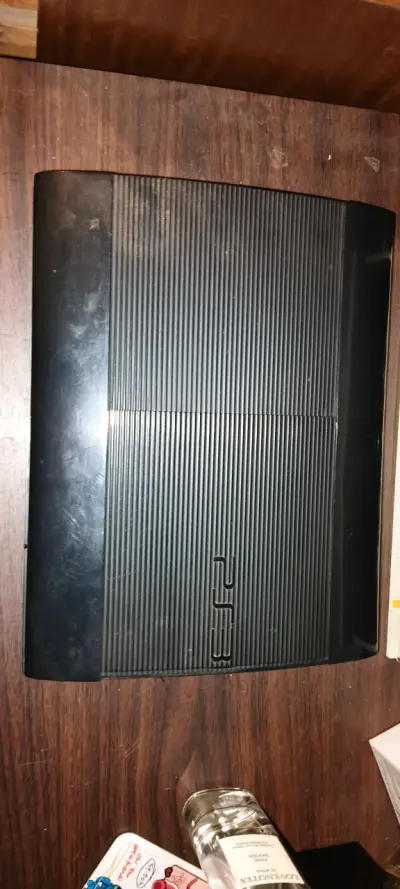 Consola PlayStation 3 con control y juegos - miniatura 1