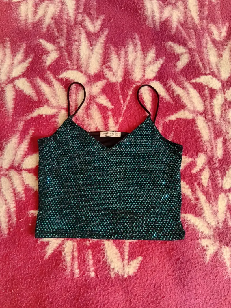 Top de lentejuelas Stradivarius negro y azul